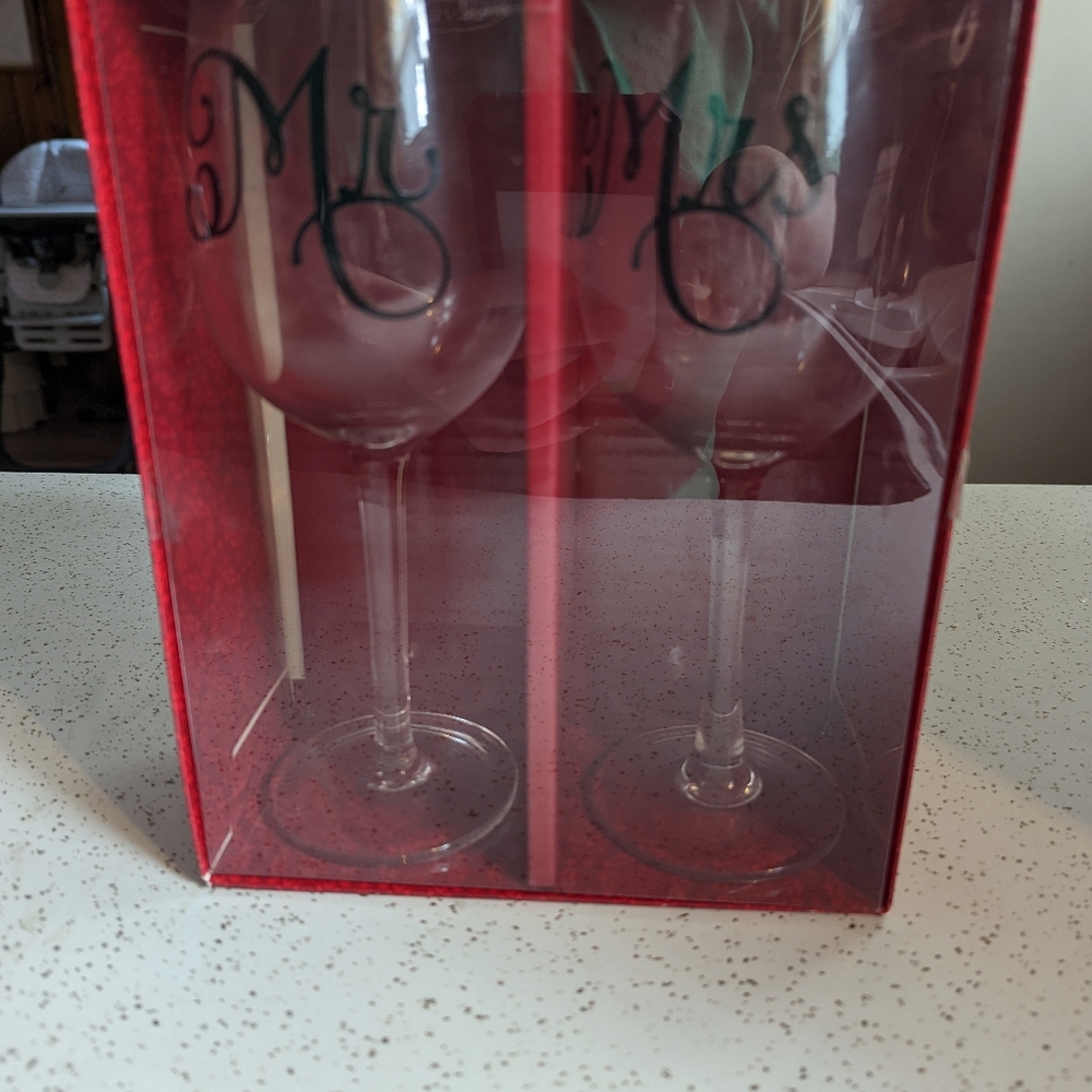 Wine Glasses Mr. & Mrs.
